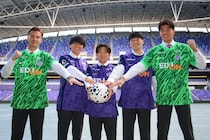 １年で復帰の松本。厳しい環境を求めた鈴木。強い覚悟を示した２人が今年の広島を突き動かす大きな力になるはずだ