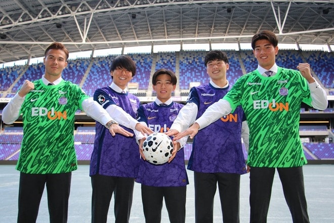 １年で復帰の松本。厳しい環境を求めた鈴木。強い覚悟を示した２人が今年の広島を突き動かす大きな力になるはずだ