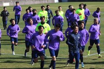 練習前には30分間超のミーティング。26年はいきなりの５連戦スタート。ガウル新体制の広島が始動