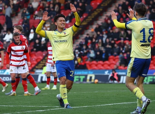 サウサンプトン松木玖生が高打点ヘッド弾！ 地元メディアは驚嘆「宙に浮いたまま、驚異的なパワーを発揮した」