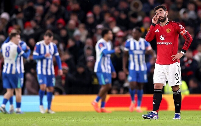 「脆い。自信を失っている」マンU、三笘擁するブライトンに屈す…また初戦敗退でわずか“40試合”に。暫定監督が問題点を指摘