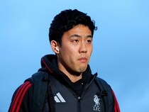 「数日中に練習を始めるかもしれない」欠場が続くリバプール遠藤航の状態をスロット監督が明かす「だが、彼は…」