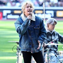 「嬉しくて泣いた」手越祐也の美声が国立に響き渡る「やっぱり歌うまーい」「声量やばい」などファン喝采【選手権・決勝】