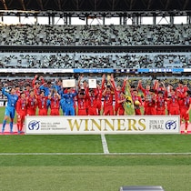 「奇跡が起こりましたが…」大会史上６校目の夏冬連覇。神村学園の有村監督が明かした“日の目を見なかった子たち”への感謝【選手権】