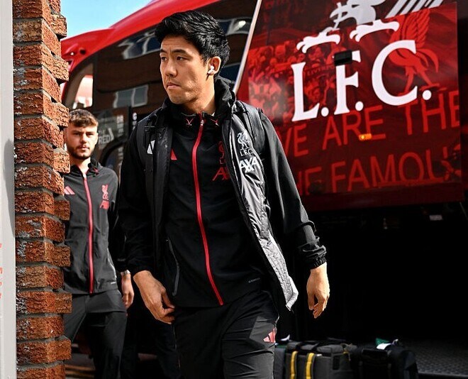 遠藤航が突然のベンチ入りで現地騒然！ 指揮官は前日会見は何だった？「ここ数日で練習を始めるかも…」