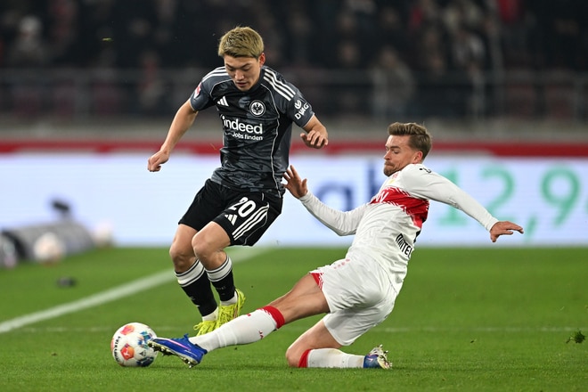 フランクフルトは2-3で惜敗。先制点をアシストした堂安律を現地メディアは「まずまず」と評価