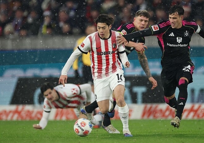 「自分にボールが入ったら、チャンスができている」23歳日本人MFがドイツで躍動中!指揮官に直接評価を尋ねると…「ものすごく重要な選手。素晴らしい成長を遂げている」【現地発】