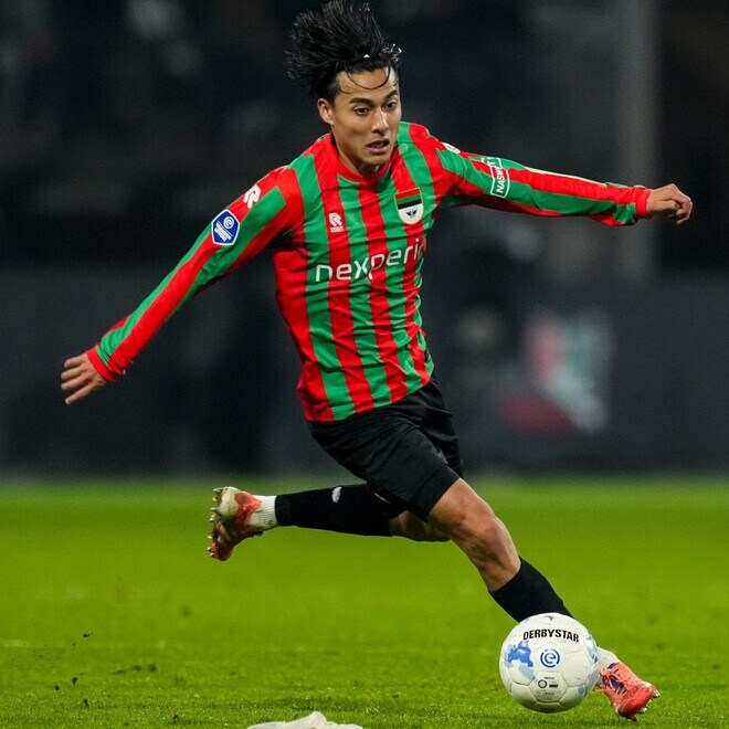 「夏にステップアップすべき」オランダで評価を高める日本人MF、指揮官が移籍を後押しか「彼は野心を持っている」