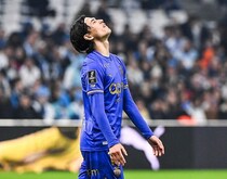 「こんなん泣いてまう」大怪我を負った日本代表MFへ――プレミア王者の投稿にネット感涙「良いチームすぎる」「どんだけ優しいねん」