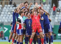 「生涯語り継がれる」「狂っている」窮地の日本を救った“奇跡のPK”が世界的反響！相手GKの大失態には酷評「史上最大級のギャグ」「世紀のミスだ」【U-23アジア杯】