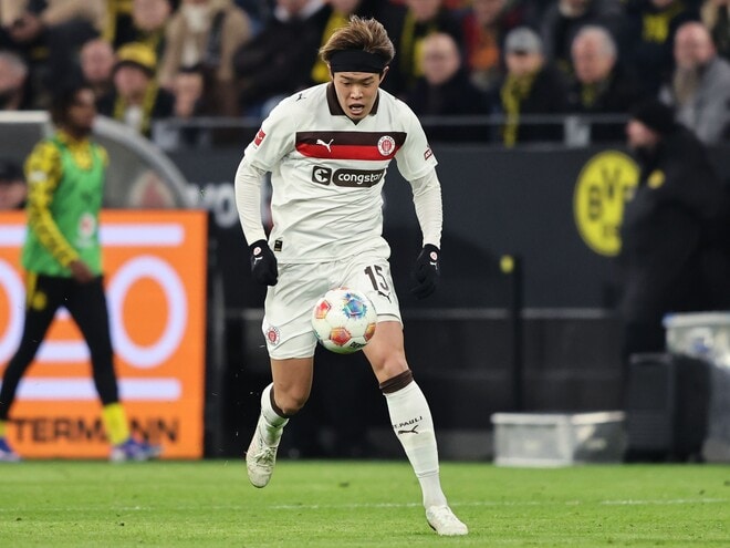 ブンデスデビューの安藤智哉、大アウェーのドルトムント戦を振り返る! 指揮官は「非常に落ち着きを見せてくれた」と評価