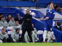 監督交代のチェルシー。新体制のプレミア初陣で白星も、ファンの不信感はいまだ解消されず。試合前には抗議活動【現地発】