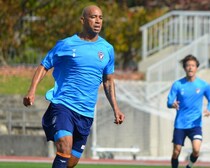 J１昇格の長崎、楽しみな新戦力がずらり。元J１得点王が早くも存在感。高木監督は「ひょっとしたら前線に４枚立てることも」