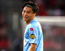 日本代表FWが鮮やかに今季４点目！５戦３G３Aの充実ぶり、26年ぶり勝利に貢献！指揮官は大興奮「これは伝説的な試合だ」