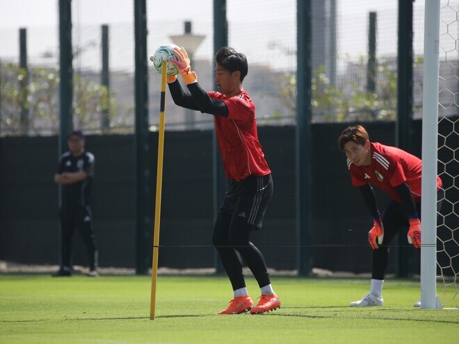 大岩ジャパンを支える縁の下の力持ち。“人間力”で仲間を鼓舞する大学生GKの存在価値【現地発】