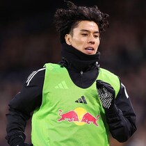 「先発が必要だ」「すぐに実現せよ」決勝点→次の試合でまさかのスタメン落ち…日本代表MFの起用法に現地ファンから不満噴出！地元メディアも疑問視「過小評価されている」