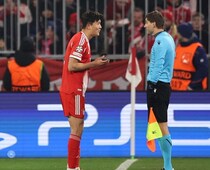 「アホみたいなファウル」「大惨事だ」軽率プレーで痛恨レッド！ドイツ王者の韓国代表DFに批判殺到「なんて愚かな」「もうスタメンで起用するな」