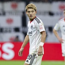 ２－３敗戦のフランクフルト、CL敗退が決定。カラバフ戦に先発した堂安律を現地メディアは「悪くない」と評価「存在感があり、アイデアもあった」