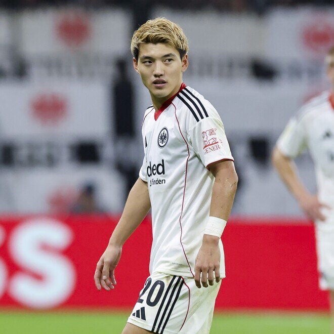 ２－３敗戦のフランクフルト、CL敗退が決定。カラバフ戦に先発した堂安律を現地メディアは「悪くない」と評価「存在感があり、アイデアもあった」