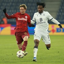 中盤の一角で76分までプレー。ELで先発したオーストリア強豪の日本人MFに現地メディアは「何度も脅威を与えていた」と評価