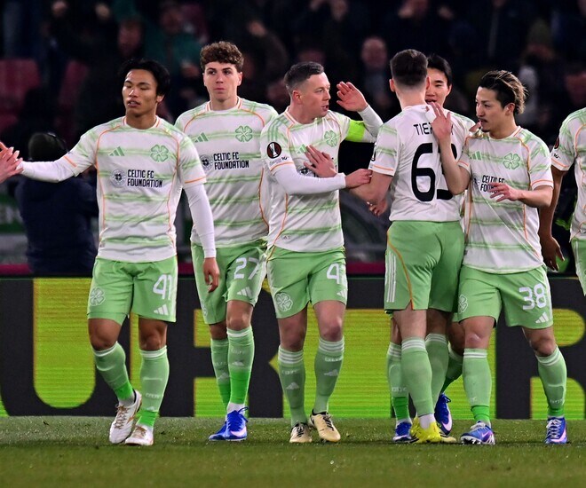 「敵陣で追いまわし、先制点をお膳立て」「称賛に値」数的不利でも奮闘した日本代表FWに対戦国メディアが驚嘆！退場の日本人MFには酷評「最悪」「軽率なことをしでかした」