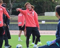 「彼には危険な才能がある」神戸指揮官も期待。乾貴士は“違い”を生み出せるか。同僚が実感した「すごく嫌な動き」