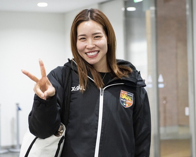 「わぁお ドキドキ」WEリーガーの“新色ピンク”にファン反応「大人っぽくなって」「めちゃくちゃイイ」