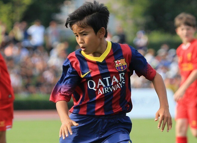 「天才か」「メッシのようだ」スペインで無双する“久保２世”の衝撃プレーに海外驚愕！「リアル・キャプテン翼」「マドリーには悪夢」