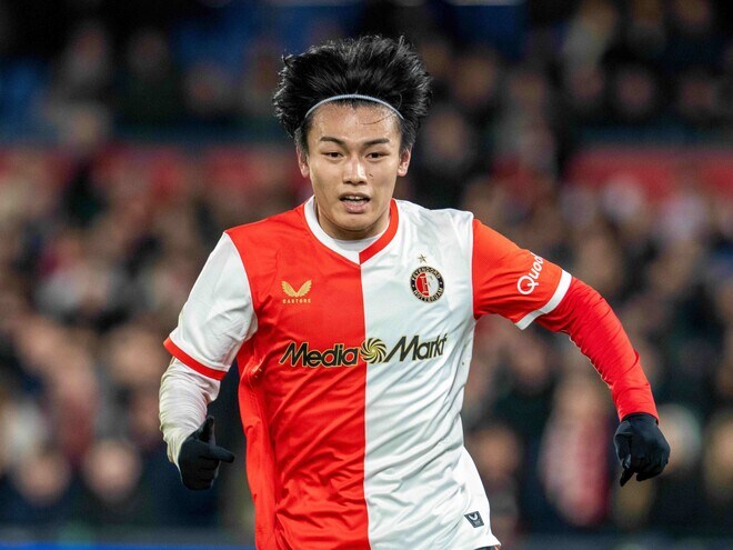 「ダンクシュートみたい」「打点どうなってんの？」19戦19発とはならずも…上田綺世の“幻の豪快ヘッド弾”にファン驚嘆！「わけわからんぐらい飛んでる」