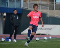 ４－４－２で堅実に守る。攻撃では３バックに可変してワイドにボールを動かす。清水戦で浮き彫りになった志垣ジュビロの課題