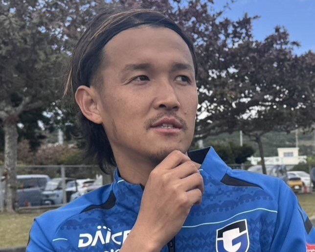 「時空歪んでんの？？」宇佐美貴史が魅せた圧巻FK弾に驚きの声続々！「その角度も射程圏内ですか」「球速すぎて見えない笑」