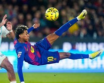 「凄すぎて深夜に声出たわ」バルサ10番の超絶アクロバティック弾に反響！「言葉を失うレベル」「目の覚めるようなゴラッソ」