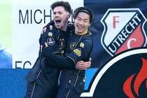 「満足しちゃったら終わり」直近７戦が４Ｇ４Ａ、オランダで猛威を振るう日本代表FWに地元ファンも熱狂！「26年ぶりの勝利ですから」【現地発】