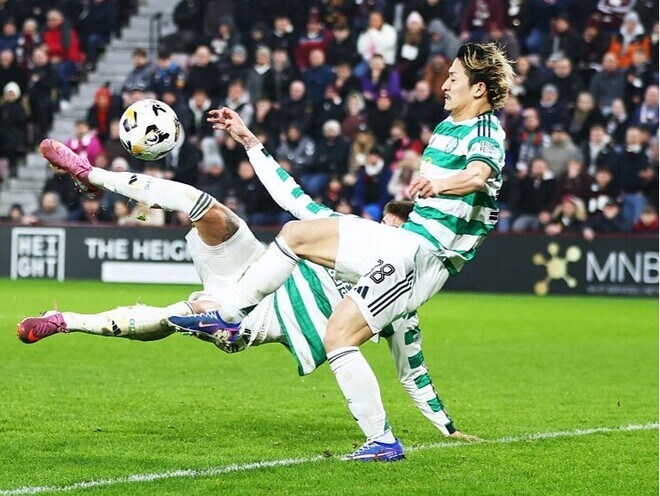 「とにかくひどかった」欧州名門の日本代表FW、天王山でのプレーを地元メディアが酷評　まさかの“先発不要論”まで「ベンチに座っていたほうが、チームは良くなる」