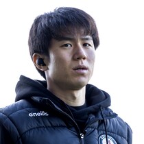 「ユウはただシャツを渡しただけではないの」いじめに遭う少年に見せた日本人MFの心遣い。母親が感謝「慰めの言葉もかけてくれた」