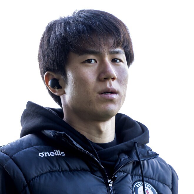 「ユウはただシャツを渡しただけではないの」いじめに遭う少年に見せた日本人MFの心遣い。母親が感謝「慰めの言葉もかけてくれた」