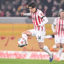 「一緒にピッチに立つのが本当に楽しい」ケルン戦で同点弾アシストの24歳日本代表MFにチームメイトは好印象！ 指揮官の評価は？「１対１の状況を打開する能力があり…」