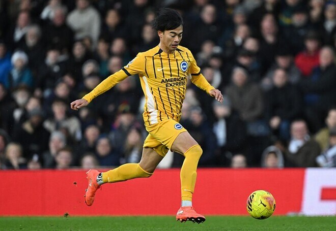 「理解不能レベルでうまかった」「神すぎる」後方からのロングパスを…三笘薫の超絶トラップに驚嘆の声！「芸術品」「完璧に収めてんのヤバい」