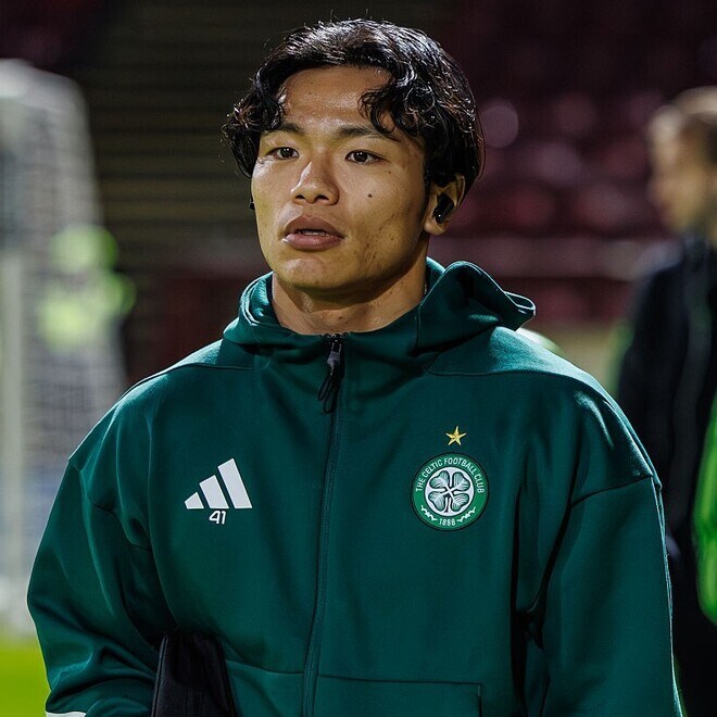 「監督の信頼を失った…」34分レッドで批判を浴びた28歳日本代表、大一番でまさかの出番なし　現地メディアは騒然「加入以来、どの監督の下でも重要な存在だったが…」