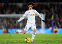 「もっとうまくやるべき」“出番激減”の日本代表MFに指揮官が苦言　地元メディアは異論「批判は助けにならない」