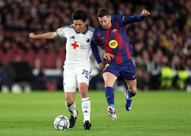 「バケモンすぎる」「こやつすげえわ」強豪バルサ相手に奮闘した日本代表DFにネット驚嘆！「めちゃくちゃ通用しててエグい」「W杯のスタメン候補」