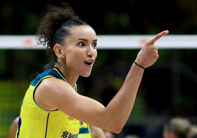 「ブラジル人の血が成せるスーパープレーだ」イタリア女子バレーで炸裂した一瞬の“足技”にアナウンサーも大興奮「ガービー！」【現地発】