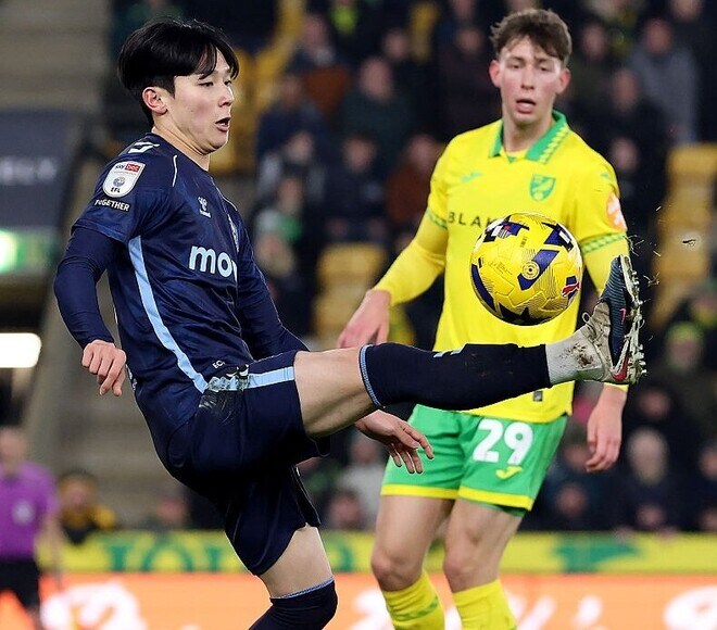 「衝撃だ」「真っ赤な嘘に騙されたのか」韓国代表の天才MF、英２部首位に移籍もまさかの18分出場に韓メディアは不満露わ！元チェルシー英雄の指揮官に不満「直接説得を試みたのに…」