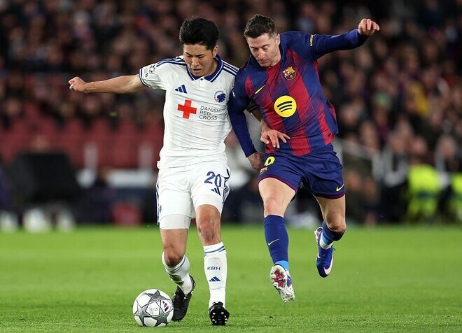 「これは世界トップ行くな」「ジダンみたいなかわし方するヤバい選手」22歳日本人がスペイン王者相手に躍動！世界的名手を上回るパフォーマンスにファン衝撃！「バルサ相手に充分戦えてて末恐ろしい」