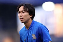 まさかの今季出場“２分”、半年で退団報道も…不遇の日本人“元10番”に指揮官が言及「彼は試合に出ていないが、正直それは…」