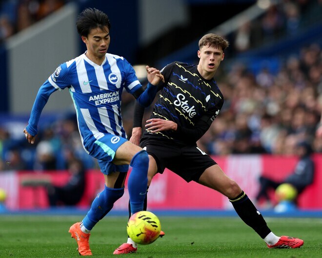 「わずかに枠を外れた」５戦連続先発の三笘薫は、決定機を迎えるも仕留め切れず。現地採点は６「素晴らしいとは言えなかった」