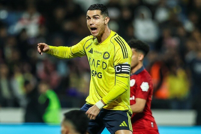 次元が違う…総額44億円！ C・ロナウドの“超高級車コレクション”をポルトガル紙が一挙公開！ 目玉は世界限定10台のスーパーカー