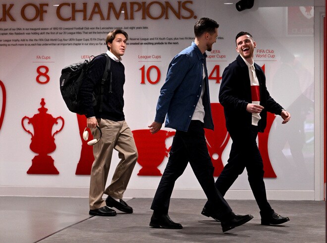 「サラーは電車の運転手」「キエーザは教師」リバプールが人気ブランドと“初の試み”も…ファンからは非難轟々「ひどい服だ」「恥ずかしい」