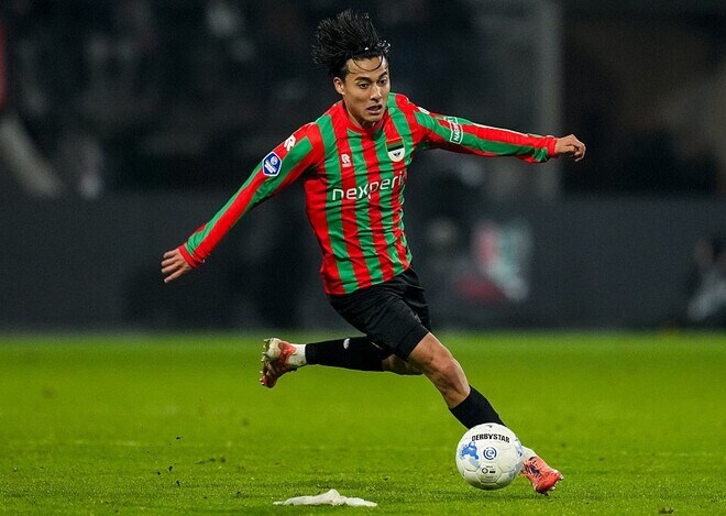 「記録的な移籍金となる」超絶ゴラッソの22歳日本代表が欧州超名門に電撃移籍か！公式オファーと精通記者が報道！プレミア＆ブンデスのクラブとの争奪戦に