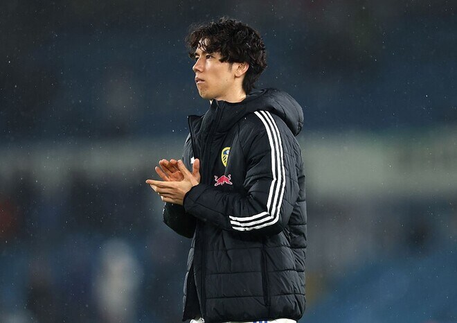 「不可解」「あれだけ印象的だったのに」昨季優勝の立役者だった日本代表MFがまさかの“５番手”に降格で地元メディアは困惑「移籍を見据える可能性が高い」